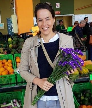 about_small_Dominique